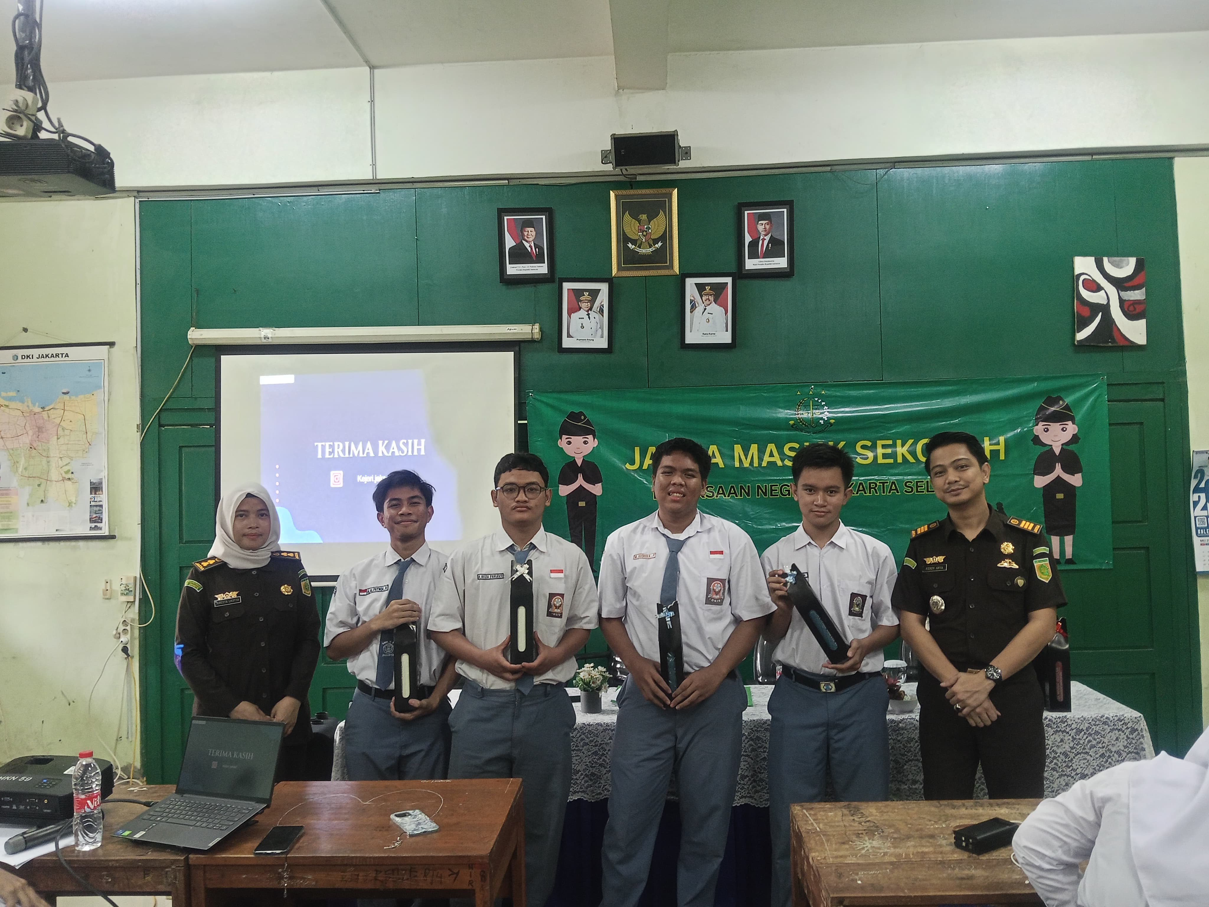 Gedung Sekolah SMA NEGERI 4 NGAWI